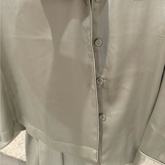 SKIMS Silk Pajama Set XS TALC Green Pant & Button Up Shirt Stretch Silk - Picture 5 of 12